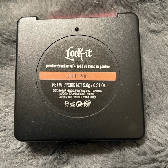 KVD 200 Deep Lock-It Powder Foundation - Picture 3 of 6